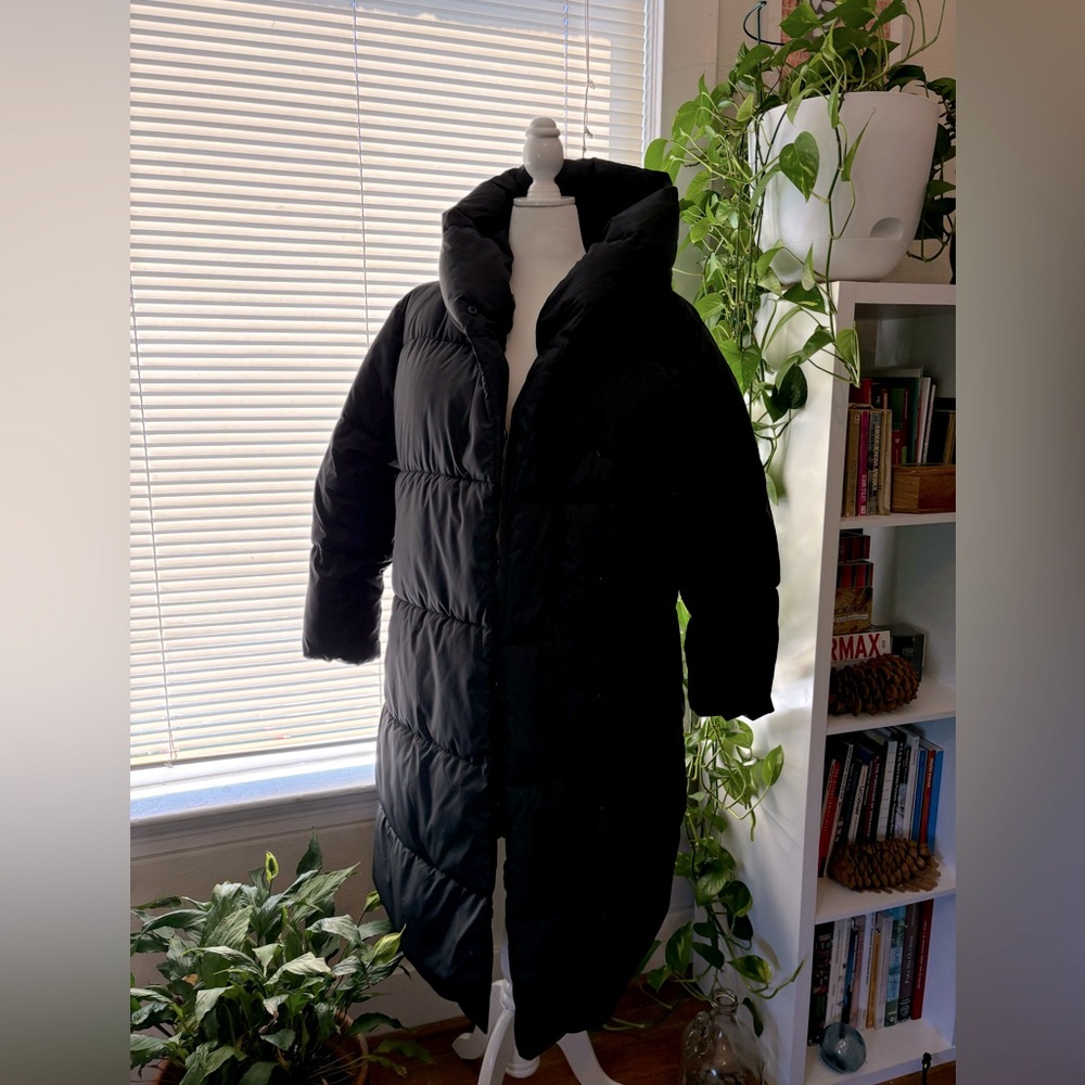 NWT Long, stylish puffer jacket!